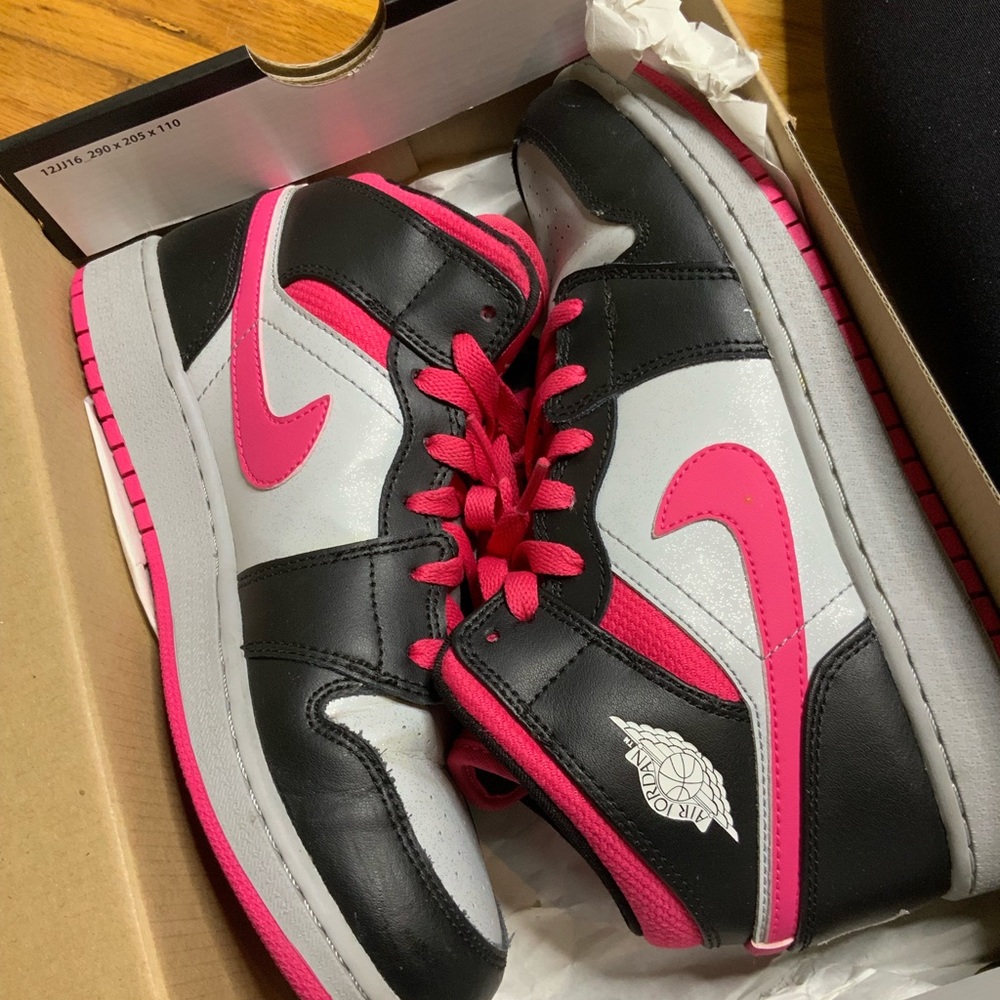 Sneakers